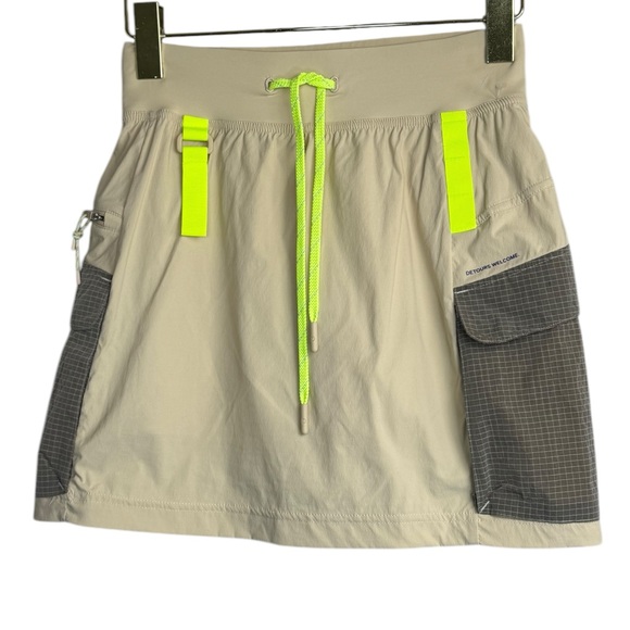 Lululemon Multi-Pocket Cargo High-Rise Skorts size 4 - Picture 7 of 7